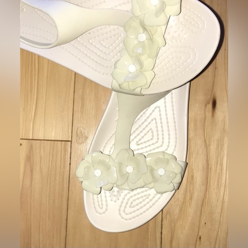 Flower embellished white croc sandals size 9